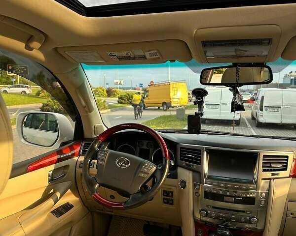 Лексус ЛХ 2008 у Львові на Automoto.ua Білий Лексус ЛХ, об'ємом двигуна 5.66 л та пробігом 298 тис. км за 23600 $, фото 14 на Automoto.ua