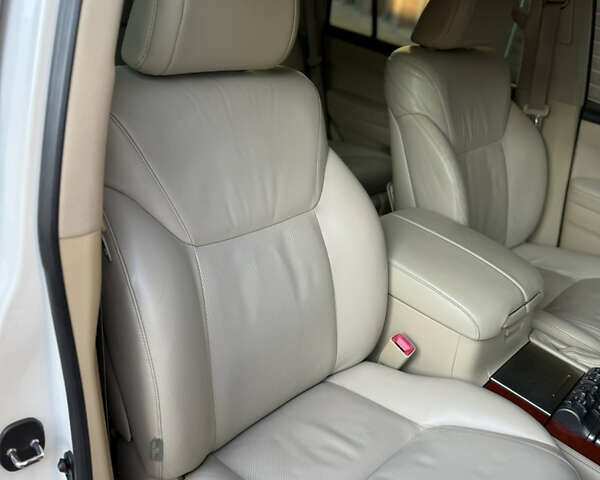 Белый Лексус ЛХ, объемом двигателя 5.66 л и пробегом 299 тыс. км за 22900 $, фото 26 на Automoto.ua