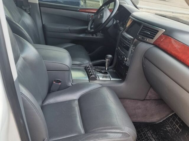 Білий Лексус ЛХ, об'ємом двигуна 5.7 л та пробігом 300 тис. км за 20000 $, фото 4 на Automoto.ua