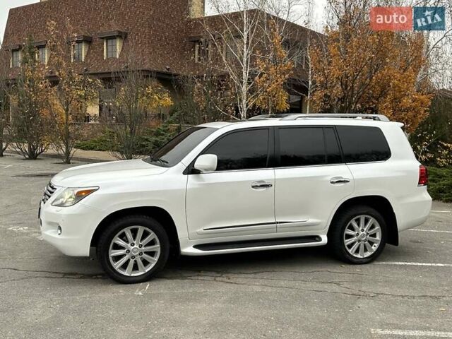 Белый Лексус ЛХ, объемом двигателя 5.66 л и пробегом 186 тыс. км за 24900 $, фото 24 на Automoto.ua