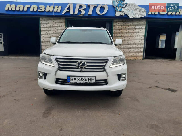 Белый Лексус ЛХ, объемом двигателя 5.66 л и пробегом 348 тыс. км за 16000 $, фото 1 на Automoto.ua