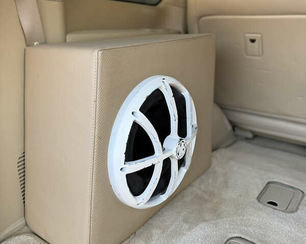 Белый Лексус ЛХ, объемом двигателя 5.66 л и пробегом 299 тыс. км за 22900 $, фото 42 на Automoto.ua