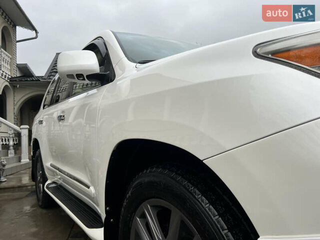 Белый Лексус ЛХ, объемом двигателя 5.66 л и пробегом 157 тыс. км за 29500 $, фото 20 на Automoto.ua