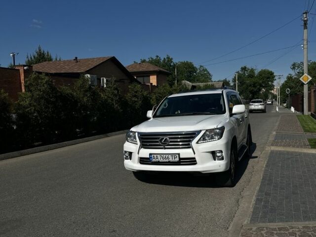 Белый Лексус ЛХ, объемом двигателя 5.7 л и пробегом 340 тыс. км за 16000 $, фото 6 на Automoto.ua