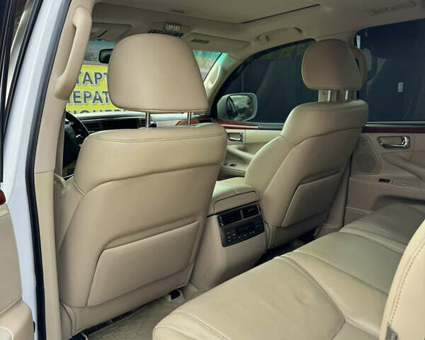 Білий Лексус ЛХ, об'ємом двигуна 5.66 л та пробігом 248 тис. км за 27000 $, фото 22 на Automoto.ua