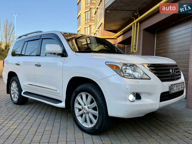 Белый Лексус ЛХ, объемом двигателя 5.66 л и пробегом 299 тыс. км за 22900 $, фото 7 на Automoto.ua