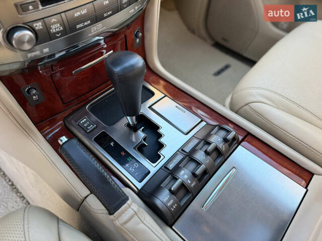 Білий Лексус ЛХ, об'ємом двигуна 5.7 л та пробігом 157 тис. км за 30900 $, фото 52 на Automoto.ua