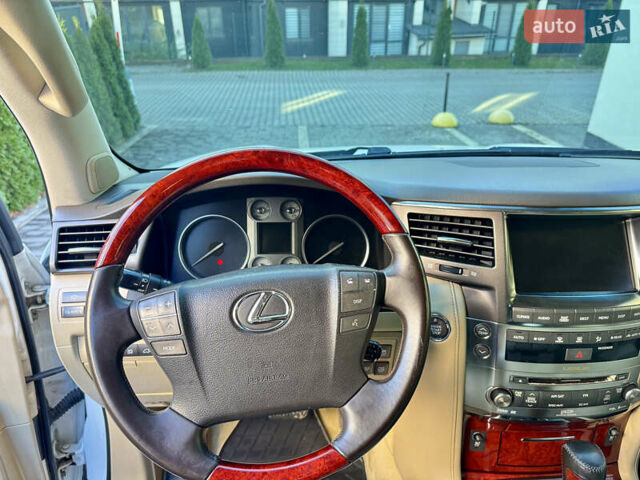 Білий Лексус ЛХ, об'ємом двигуна 5.66 л та пробігом 195 тис. км за 26500 $, фото 9 на Automoto.ua