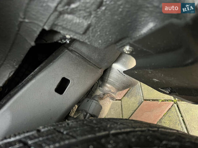 Белый Лексус ЛХ, объемом двигателя 5.66 л и пробегом 157 тыс. км за 29500 $, фото 41 на Automoto.ua