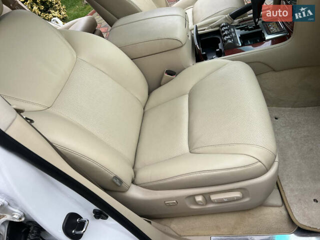 Белый Лексус ЛХ, объемом двигателя 5.66 л и пробегом 157 тыс. км за 29500 $, фото 51 на Automoto.ua