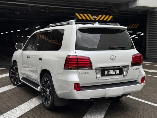 Білий Лексус ЛХ, об'ємом двигуна 5.7 л та пробігом 268 тис. км за 24000 $, фото 3 на Automoto.ua