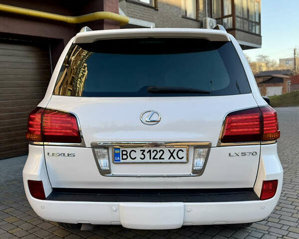 Белый Лексус ЛХ, объемом двигателя 5.66 л и пробегом 299 тыс. км за 22900 $, фото 10 на Automoto.ua