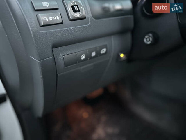 Белый Лексус ЛХ, объемом двигателя 5.7 л и пробегом 307 тыс. км за 20950 $, фото 23 на Automoto.ua