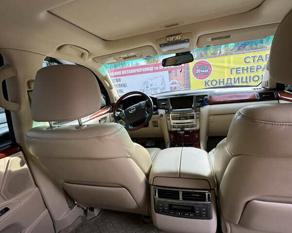 Білий Лексус ЛХ, об'ємом двигуна 5.66 л та пробігом 248 тис. км за 27000 $, фото 13 на Automoto.ua