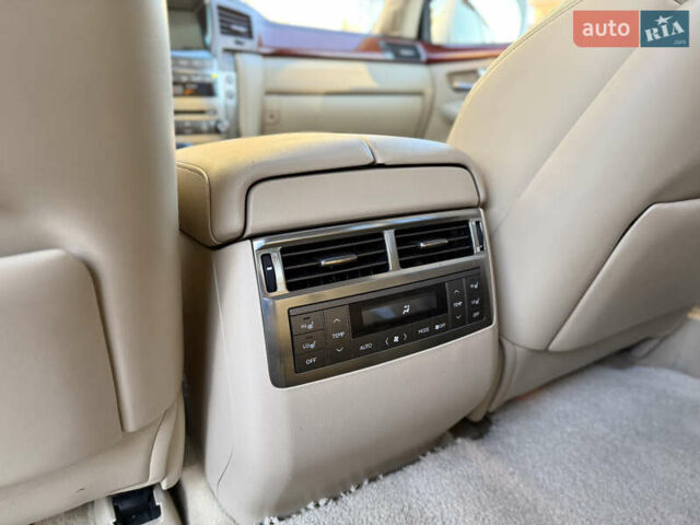 Білий Лексус ЛХ, об'ємом двигуна 5.7 л та пробігом 157 тис. км за 30900 $, фото 59 на Automoto.ua