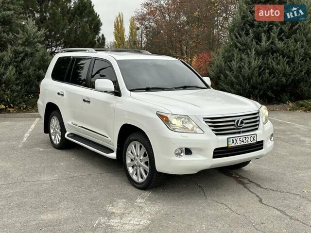 Белый Лексус ЛХ, объемом двигателя 5.66 л и пробегом 186 тыс. км за 24900 $, фото 15 на Automoto.ua