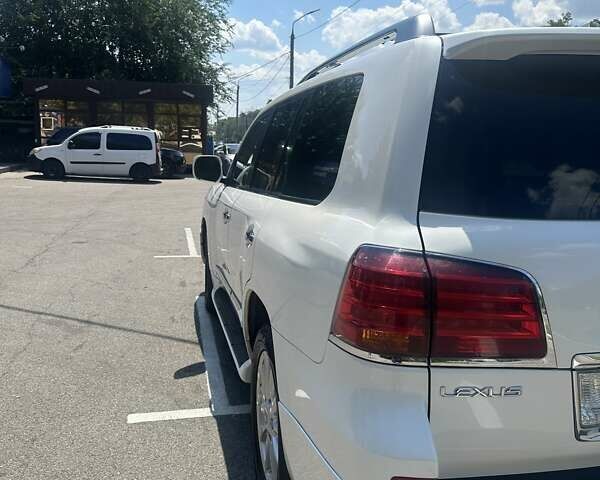 Лексус ЛХ 2008 в Днепре (Днепропетровске) на Automoto.ua Белый Лексус ЛХ, объемом двигателя 5.69 л и пробегом 260 тыс. км за 26000 $, фото 3 на Automoto.ua