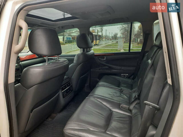 Белый Лексус ЛХ, объемом двигателя 5.66 л и пробегом 348 тыс. км за 16000 $, фото 9 на Automoto.ua