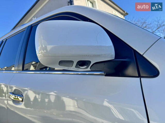 Білий Лексус ЛХ, об'ємом двигуна 5.66 л та пробігом 195 тис. км за 26500 $, фото 7 на Automoto.ua