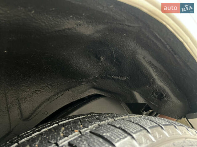 Белый Лексус ЛХ, объемом двигателя 5.66 л и пробегом 157 тыс. км за 29500 $, фото 36 на Automoto.ua