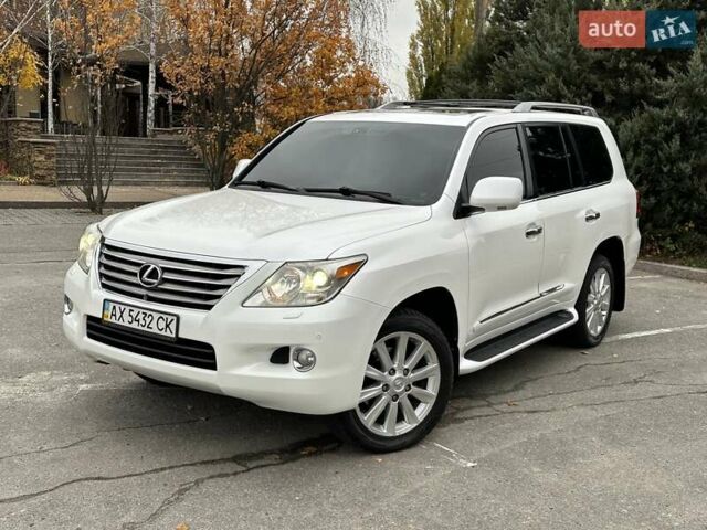 Белый Лексус ЛХ, объемом двигателя 5.66 л и пробегом 186 тыс. км за 24900 $, фото 7 на Automoto.ua