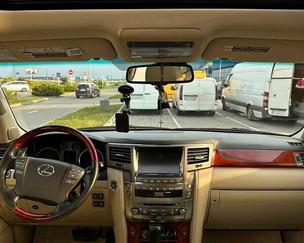 Лексус ЛХ 2008 у Львові на Automoto.ua Білий Лексус ЛХ, об'ємом двигуна 5.66 л та пробігом 298 тис. км за 23600 $, фото 12 на Automoto.ua
