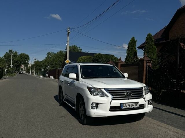 Белый Лексус ЛХ, объемом двигателя 5.7 л и пробегом 340 тыс. км за 16000 $, фото 5 на Automoto.ua