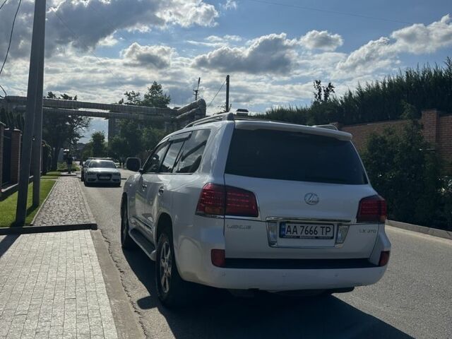 Белый Лексус ЛХ, объемом двигателя 5.7 л и пробегом 340 тыс. км за 16000 $, фото 2 на Automoto.ua