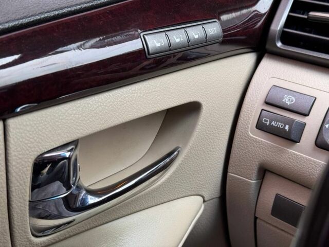 Білий Лексус ЛХ, об'ємом двигуна 5.7 л та пробігом 268 тис. км за 24000 $, фото 7 на Automoto.ua