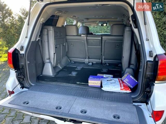 Білий Лексус ЛХ, об'ємом двигуна 5.66 л та пробігом 318 тис. км за 23500 $, фото 39 на Automoto.ua