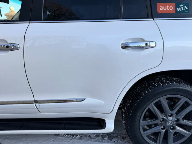 Білий Лексус ЛХ, об'ємом двигуна 5.7 л та пробігом 157 тис. км за 30900 $, фото 23 на Automoto.ua