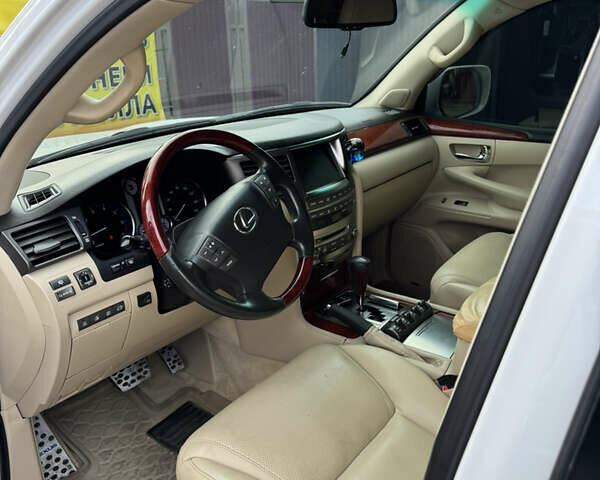 Білий Лексус ЛХ, об'ємом двигуна 5.66 л та пробігом 248 тис. км за 27000 $, фото 23 на Automoto.ua