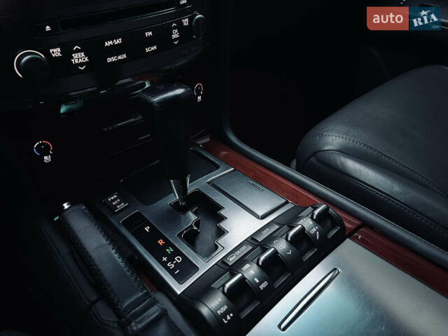 Белый Лексус ЛХ, объемом двигателя 5.7 л и пробегом 197 тыс. км за 25700 $, фото 59 на Automoto.ua