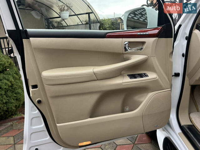 Белый Лексус ЛХ, объемом двигателя 5.66 л и пробегом 157 тыс. км за 29500 $, фото 44 на Automoto.ua