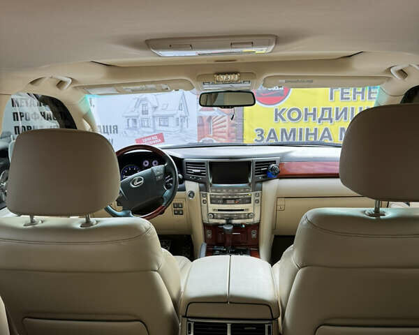 Білий Лексус ЛХ, об'ємом двигуна 5.66 л та пробігом 248 тис. км за 27000 $, фото 20 на Automoto.ua