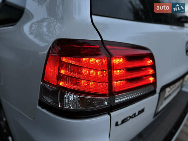 Белый Лексус ЛХ, объемом двигателя 5.7 л и пробегом 307 тыс. км за 20950 $, фото 18 на Automoto.ua