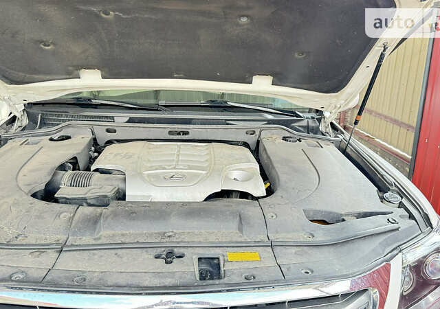 Білий Лексус ЛХ, об'ємом двигуна 5.7 л та пробігом 170 тис. км за 23000 $, фото 15 на Automoto.ua