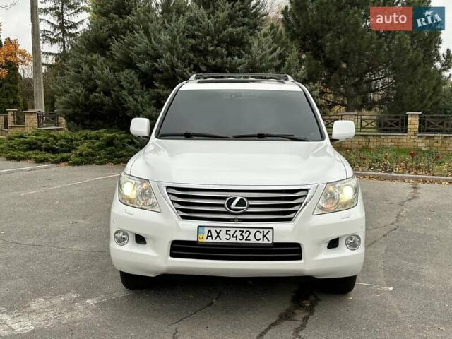 Белый Лексус ЛХ, объемом двигателя 5.66 л и пробегом 186 тыс. км за 24900 $, фото 14 на Automoto.ua