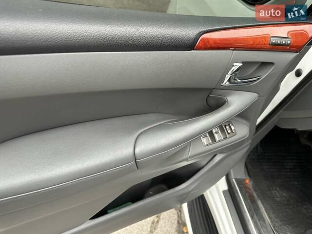 Белый Лексус ЛХ, объемом двигателя 5.66 л и пробегом 186 тыс. км за 24900 $, фото 29 на Automoto.ua