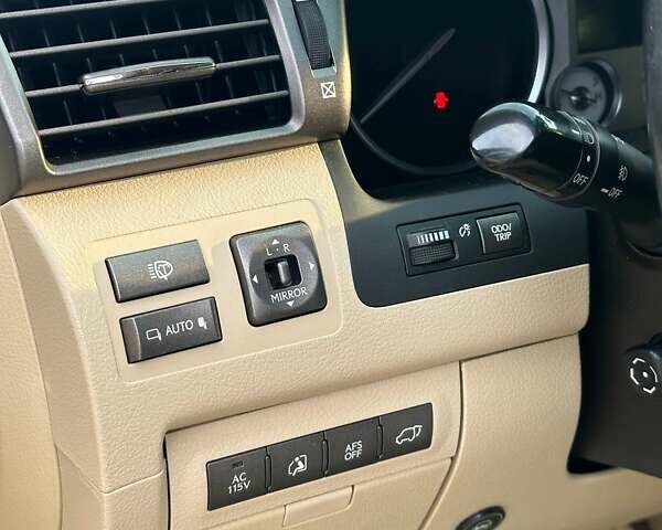 Лексус ЛХ 2008 у Львові на Automoto.ua Білий Лексус ЛХ, об'ємом двигуна 5.66 л та пробігом 298 тис. км за 23600 $, фото 7 на Automoto.ua