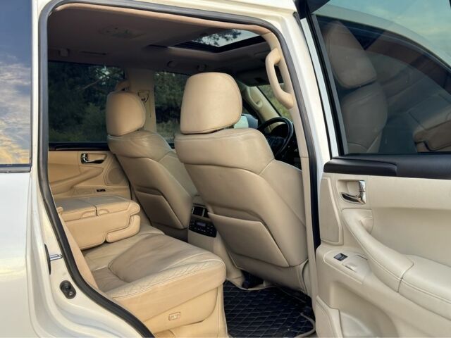 Белый Лексус ЛХ, объемом двигателя 0 л и пробегом 300 тыс. км за 17400 $, фото 6 на Automoto.ua