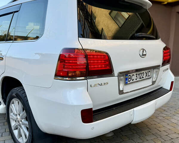 Белый Лексус ЛХ, объемом двигателя 5.66 л и пробегом 299 тыс. км за 22900 $, фото 20 на Automoto.ua
