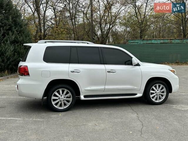 Белый Лексус ЛХ, объемом двигателя 5.66 л и пробегом 186 тыс. км за 24900 $, фото 17 на Automoto.ua