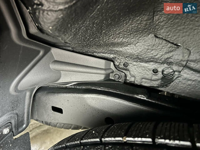 Белый Лексус ЛХ, объемом двигателя 5.66 л и пробегом 157 тыс. км за 29500 $, фото 16 на Automoto.ua