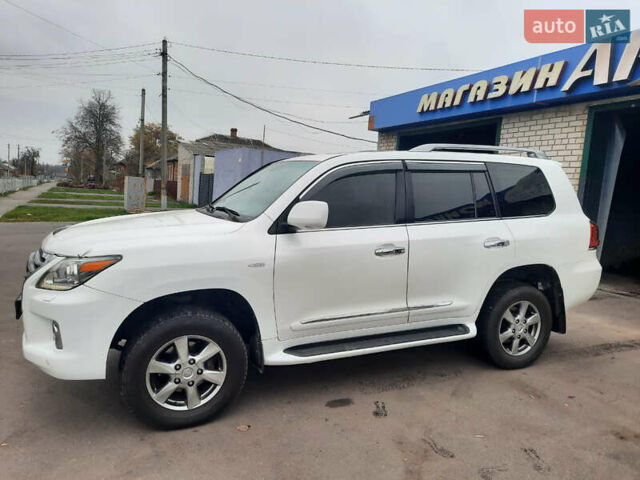 Белый Лексус ЛХ, объемом двигателя 5.66 л и пробегом 348 тыс. км за 16000 $, фото 3 на Automoto.ua