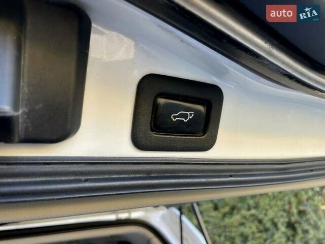 Білий Лексус ЛХ, об'ємом двигуна 5.66 л та пробігом 318 тис. км за 23500 $, фото 42 на Automoto.ua