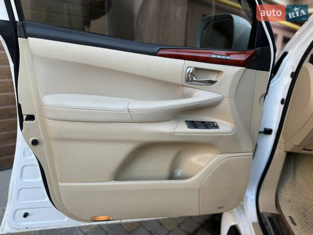 Белый Лексус ЛХ, объемом двигателя 5.66 л и пробегом 299 тыс. км за 22900 $, фото 31 на Automoto.ua