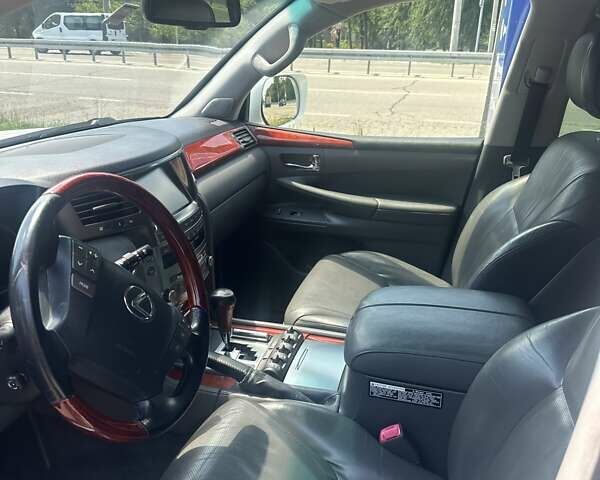 Лексус ЛХ 2008 в Днепре (Днепропетровске) на Automoto.ua Белый Лексус ЛХ, объемом двигателя 5.69 л и пробегом 260 тыс. км за 26000 $, фото 10 на Automoto.ua