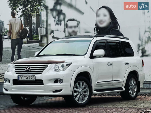 Белый Лексус ЛХ, объемом двигателя 5.7 л и пробегом 197 тыс. км за 25700 $, фото 2 на Automoto.ua