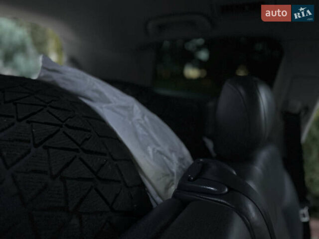 Белый Лексус ЛХ, объемом двигателя 5.7 л и пробегом 307 тыс. км за 20950 $, фото 13 на Automoto.ua